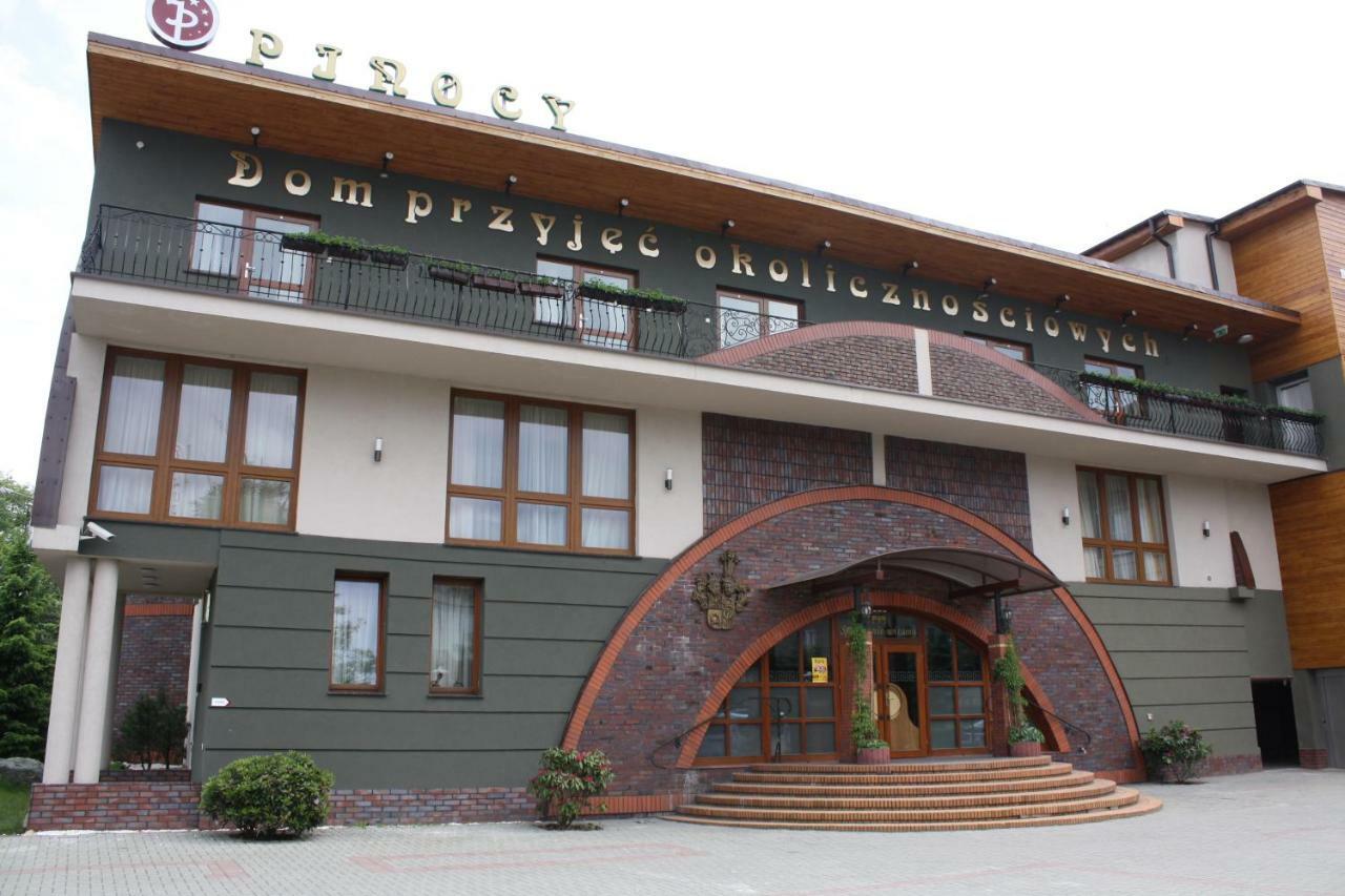 Hotel Pinocy Ledziny Eksteriør billede
