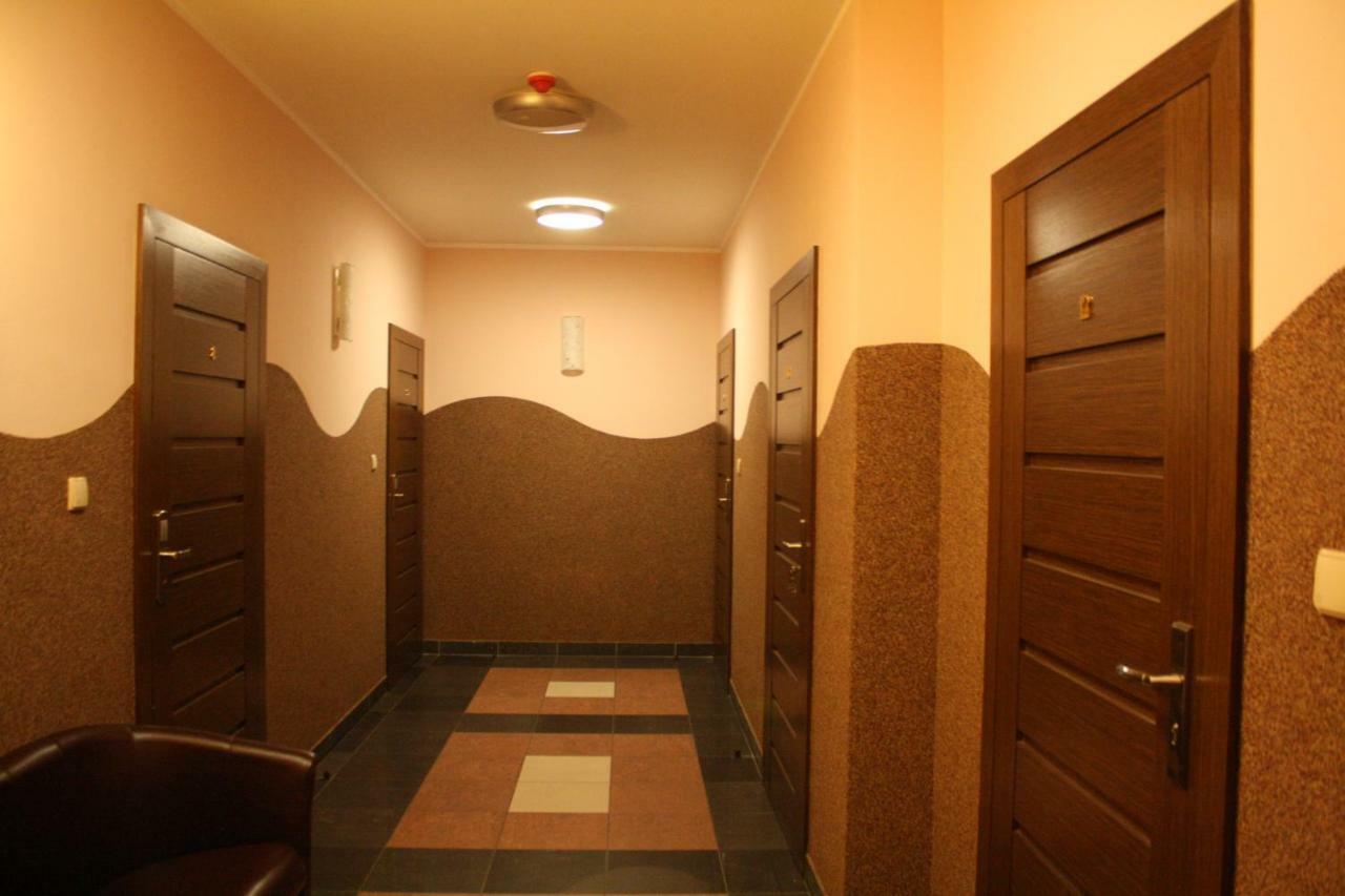 Hotel Pinocy Ledziny Eksteriør billede